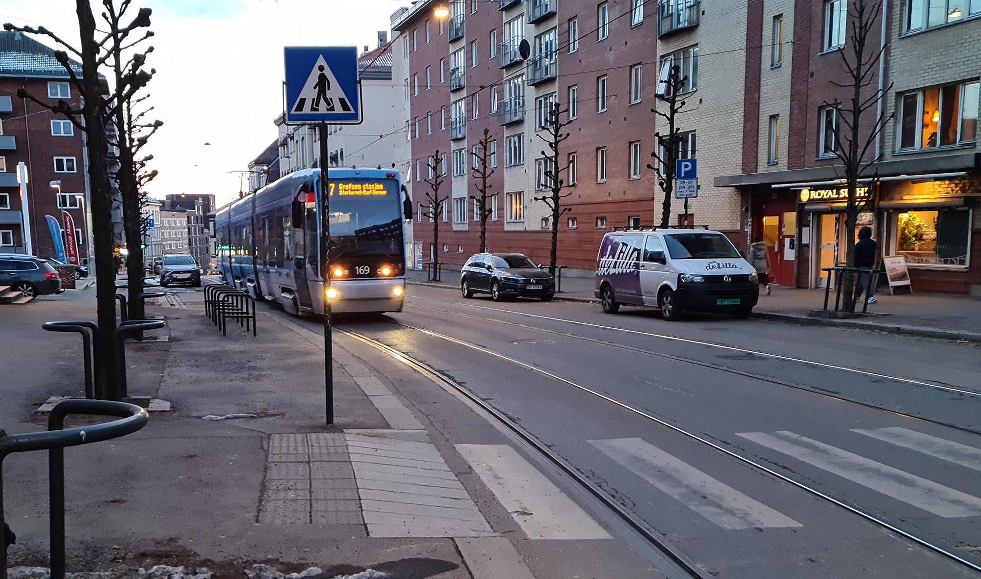 etter utbedring av siktlinje før et gangfelt.