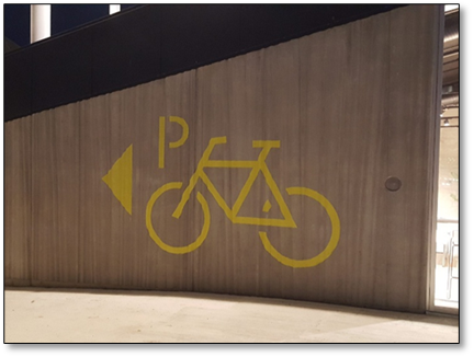 foto av skilt for sykkelparkering
