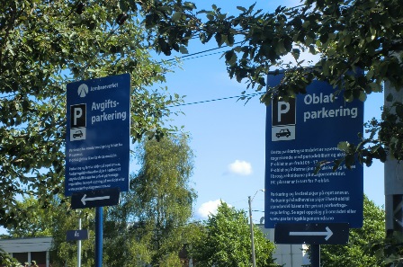 Figur 14: Ås stasjon. På de fleste plassene forutsettes det at brukeren har periodekort og oblat. Noen p Figur 14: Ås stasjon. På de fleste plassene forutsettes det at brukeren har periodekort og oblat. Noen p