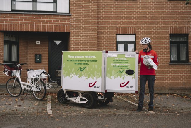 Fotoet viser en sykkel, med en p&aring;koblet elektrisk henger.