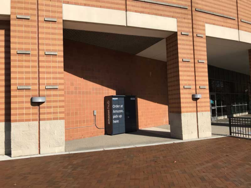 Bildet illustrerer en av Amazon sine Hub Lockers i USA