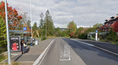 Figuren viser to fotoer av bussholdeplass, før og etter oppgradering med utvidet plattformareal.